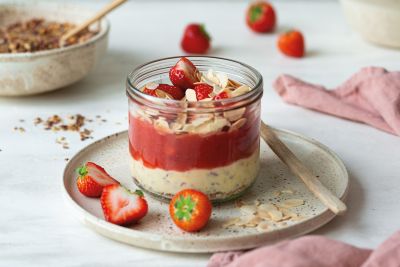 Budwig Creme mit Protein Porridge und Erdbeeren